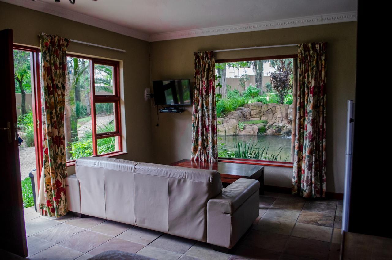 The Rivonia River Lodge Йоханнесбург Экстерьер фото
